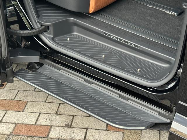 ヴェルファイア Ｚ　プレミア　左右独立ムーンルーフ　モデリスタエアロ　純正ナビ　ＪＢＬ　デジタルインナーミラー　純正１４インチフリップダウンモニター　ユニバサルステップ　ブラウンシート　パノマミックビューモニター　ＢＳＭ（24枚目）