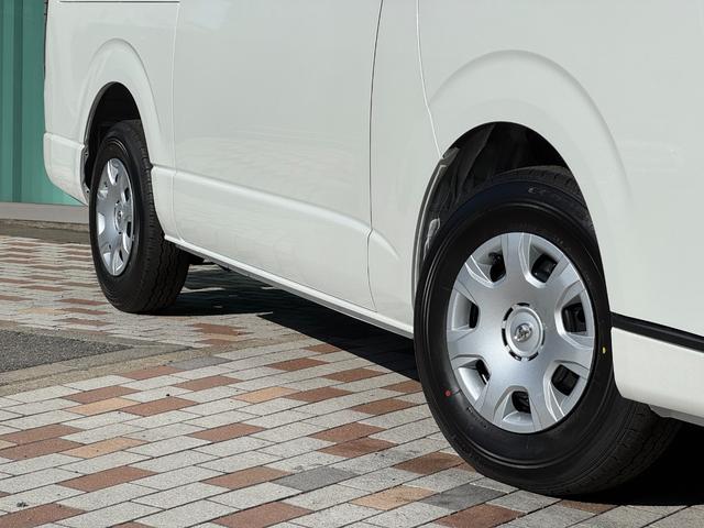 ハイエースバン スーパーGLダークプライムS 両側パワースライドドア スカッフプレート パノラミックビュー 電動ドアミラー ハーフレザーシート LEDヘッドライト LEDフォグランプ トヨタセーフティセンス AC100V プッシュスタート(19枚目)