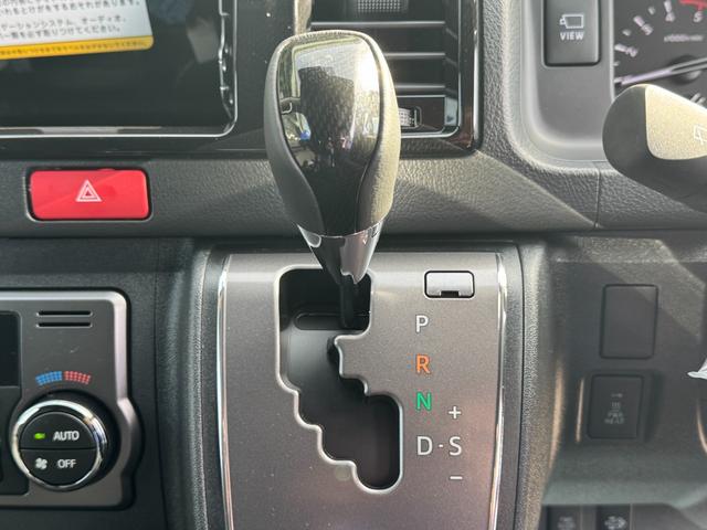 ハイエースバン スーパーGLダークプライムS 両側パワースライドドア スカッフプレート パノラミックビュー 電動ドアミラー ハーフレザーシート LEDヘッドライト LEDフォグランプ トヨタセーフティセンス AC100V プッシュスタート(49枚目)