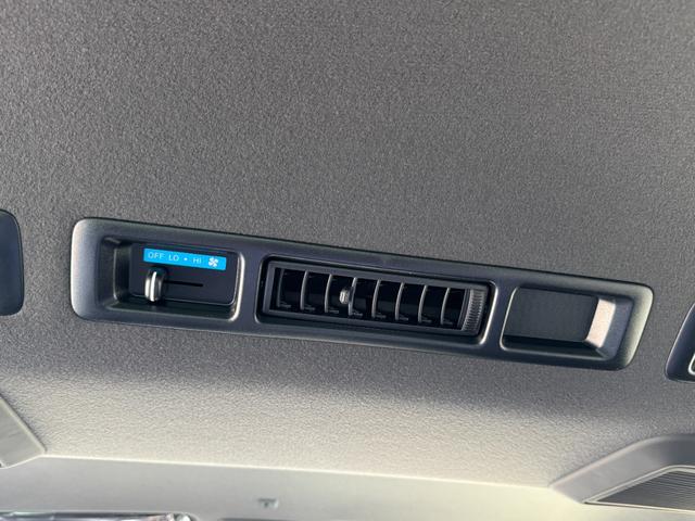 ハイエースバン スーパーGLダークプライムS 両側パワースライドドア スカッフプレート パノラミックビュー 電動ドアミラー ハーフレザーシート LEDヘッドライト LEDフォグランプ トヨタセーフティセンス AC100V プッシュスタート(62枚目)