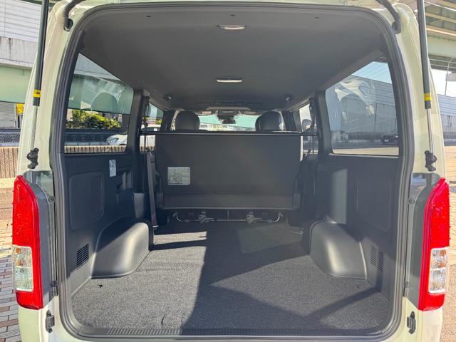 ハイエースバン スーパーGLダークプライムS 両側パワースライドドア スカッフプレート パノラミックビュー 電動ドアミラー ハーフレザーシート LEDヘッドライト LEDフォグランプ トヨタセーフティセンス AC100V プッシュスタート(65枚目)