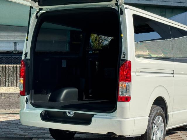 ハイエースバン スーパーGLダークプライムS 両側パワースライドドア スカッフプレート パノラミックビュー 電動ドアミラー ハーフレザーシート LEDヘッドライト LEDフォグランプ トヨタセーフティセンス AC100V プッシュスタート(66枚目)