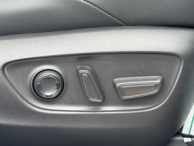 ハリアーハイブリッド Ｚ　レザーパッケージ・ナイトシェード　調光パノラマルーフ　ＪＢＬ　　寒冷地仕様　デジタルインナーミラー　全周囲カメラ　１２．３インチナビゲーション　ヘッドアップカラーディスプレイ　パワーバックドア　ナイトシェード専用１９インチＡＷ（33枚目）