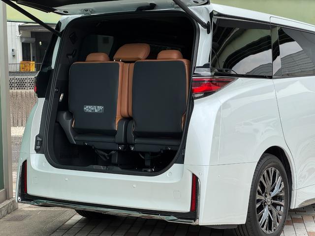 TOYOTA VELLFIRE HYBRID Z PREMIER