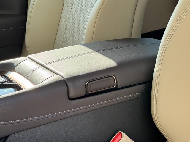 アルファードハイブリッド 　純正ナビ　１４型後席モニター　ＪＢＬプレミアムサウンド　左右独立ムーンルーフ　パノマミックビューモニター　トヨタメームメイト　アドバンスドパーク　　Ｄミラー　ユニバーサルステップ（56枚目）