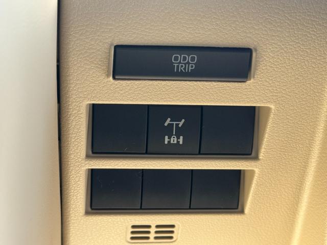 ランドクルーザー ＺＸ　１２．３インチナビ　ＪＢＬサウンド　サンルーフ　リヤエンター　ヒッチメンバー　クールＢＯＸ　電動リヤデフロック　寒冷地仕様　ルーフレール　ベージュ革　パノラミックビュー　ＢＳＭ　パワートランクドア（9枚目）