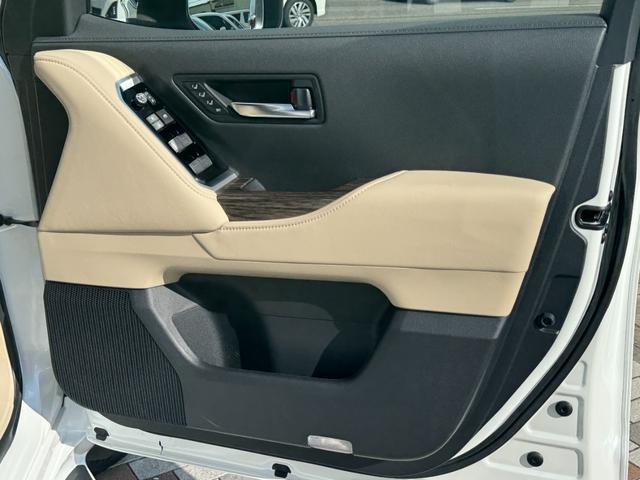 ランドクルーザー ＺＸ　１２．３インチナビ　ＪＢＬサウンド　サンルーフ　リヤエンター　ヒッチメンバー　クールＢＯＸ　電動リヤデフロック　寒冷地仕様　ルーフレール　ベージュ革　パノラミックビュー　ＢＳＭ　パワートランクドア（30枚目）