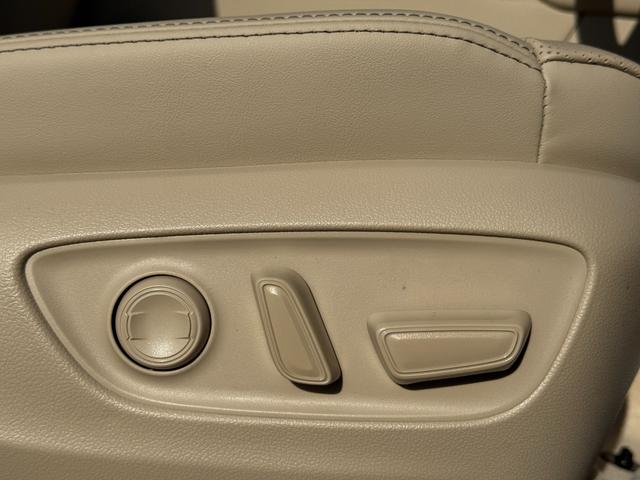 ランドクルーザー ＺＸ　１２．３インチナビ　ＪＢＬサウンド　サンルーフ　リヤエンター　ヒッチメンバー　クールＢＯＸ　電動リヤデフロック　寒冷地仕様　ルーフレール　ベージュ革　パノラミックビュー　ＢＳＭ　パワートランクドア（32枚目）