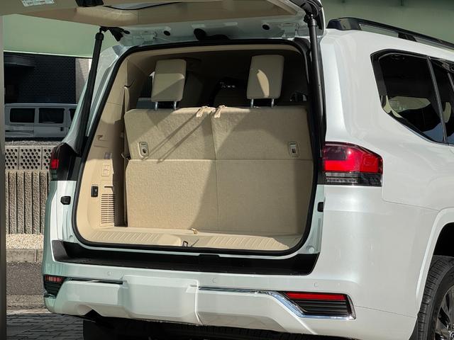 ランドクルーザー ＺＸ　１２．３インチナビ　ＪＢＬサウンド　サンルーフ　リヤエンター　ヒッチメンバー　クールＢＯＸ　電動リヤデフロック　寒冷地仕様　ルーフレール　ベージュ革　パノラミックビュー　ＢＳＭ　パワートランクドア（68枚目）