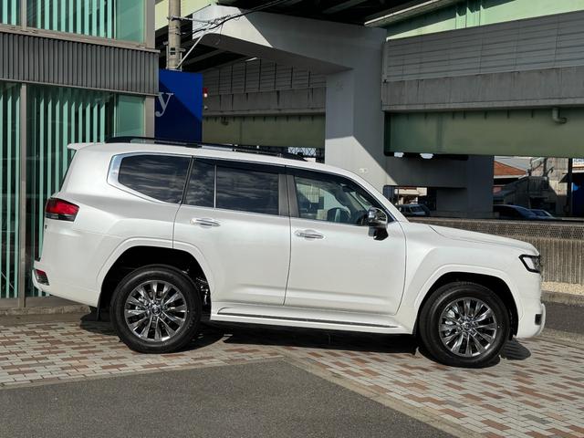 ランドクルーザー ＺＸ　１２．３インチナビ　ＪＢＬサウンド　サンルーフ　リヤエンター　ヒッチメンバー　クールＢＯＸ　電動リヤデフロック　寒冷地仕様　ルーフレール　ベージュ革　パノラミックビュー　ＢＳＭ　パワートランクドア（76枚目）