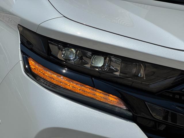 ヴェルファイアハイブリッド Ｚ　プレミア　左右独立ムーンルーフ　デジタルインナーミラー　純正１４インチナビ　パノラミックビュー　１３．２型有機ＥＬ後席ディスプレイ　ユニバーサルステップ　　ブラウン内装　トヨタチームメイト　アドバンスパーク（16枚目）