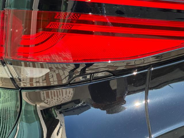 ヴェルファイアハイブリッド Ｚ　プレミア　左右独立式ムーンルーフ　１４インチコネクトナビ　パノラミックビューモニター　　トヨタメームメイト　ＨＵＤ　ＢＳＭ　デジタルミラー　１３．２型後席ディスプレイ　２．０ＥＴＣ　パワートランクドア（26枚目）