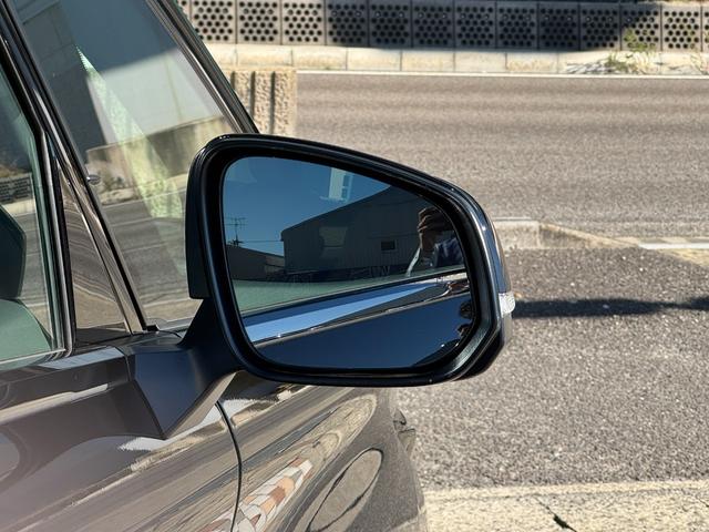 ヴェルファイアハイブリッド Ｚ　プレミア　左右独立式ムーンルーフ　１４インチコネクトナビ　パノラミックビューモニター　　トヨタメームメイト　ＨＵＤ　ＢＳＭ　デジタルミラー　１３．２型後席ディスプレイ　２．０ＥＴＣ　パワートランクドア（27枚目）