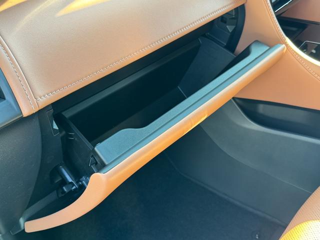 ヴェルファイアハイブリッド Ｚ　プレミア　左右独立式ムーンルーフ　１４インチコネクトナビ　パノラミックビューモニター　　トヨタメームメイト　ＨＵＤ　ＢＳＭ　デジタルミラー　１３．２型後席ディスプレイ　２．０ＥＴＣ　パワートランクドア（60枚目）