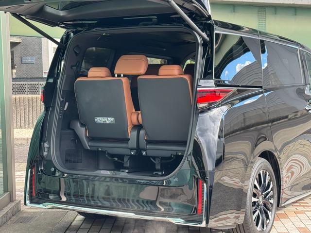 ヴェルファイアハイブリッド エグゼクティブラウンジ　左右独立ムーンルーフ　　ＪＢＬサウンド　１４型後席モニター　メーカーナビ　全方位カメラ　４ＷＤ　ユニバーサルステップ　デジタルインナーミラー　ヘッドアップディスプレイ　トヨタチームメイト　ＢＳＭ（26枚目）