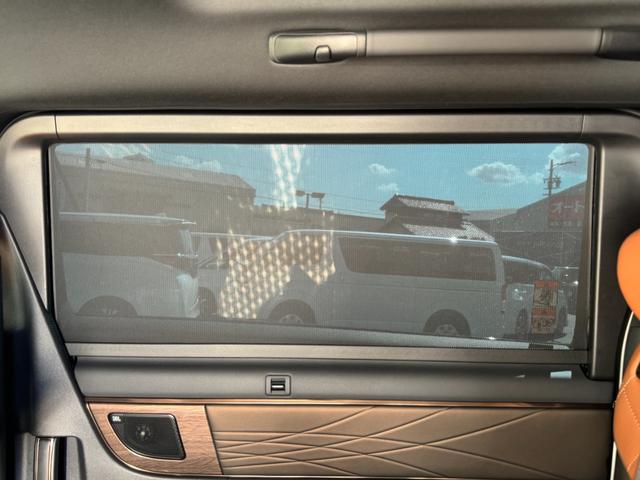 ヴェルファイアハイブリッド エグゼクティブラウンジ　左右独立ムーンルーフ　　ＪＢＬサウンド　１４型後席モニター　メーカーナビ　全方位カメラ　４ＷＤ　ユニバーサルステップ　デジタルインナーミラー　ヘッドアップディスプレイ　トヨタチームメイト　ＢＳＭ（66枚目）