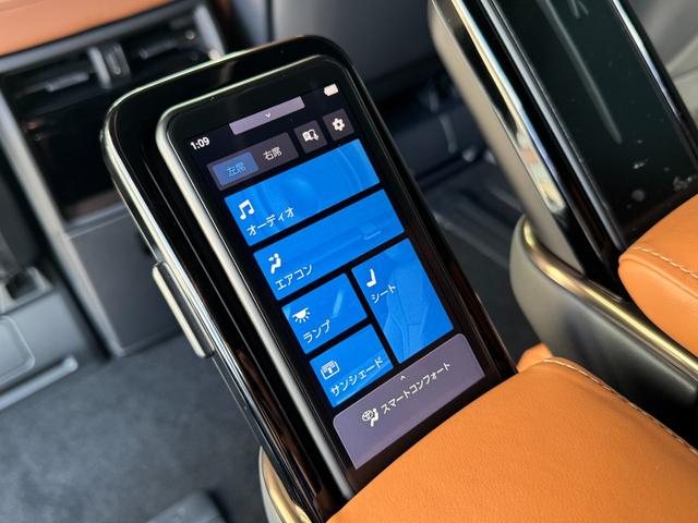 ヴェルファイアハイブリッド エグゼクティブラウンジ　左右独立ムーンルーフ　　ＪＢＬサウンド　１４型後席モニター　メーカーナビ　全方位カメラ　４ＷＤ　ユニバーサルステップ　デジタルインナーミラー　ヘッドアップディスプレイ　トヨタチームメイト　ＢＳＭ（67枚目）