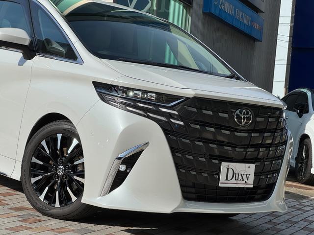 アルファードハイブリッド エグゼクティブラウンジ　メーカーナビ　１４型後席モニター　４ＷＤ　ＪＢＬプレミアムサウンド　左右独立ムーンルーフ　全方位カメラ　トヨタメームメイト　アドバンスドパーク　寒冷地仕様　　デジタルミラー　ユニバーサルステップ（12枚目）