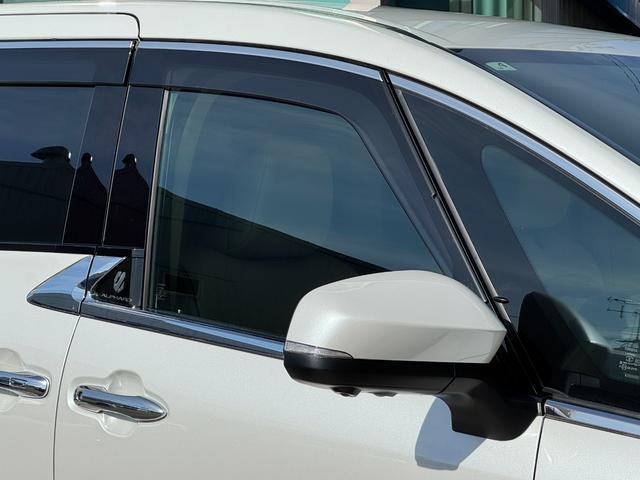 アルファードハイブリッド エグゼクティブラウンジ　メーカーナビ　１４型後席モニター　４ＷＤ　ＪＢＬプレミアムサウンド　左右独立ムーンルーフ　全方位カメラ　トヨタメームメイト　アドバンスドパーク　寒冷地仕様　　デジタルミラー　ユニバーサルステップ（20枚目）