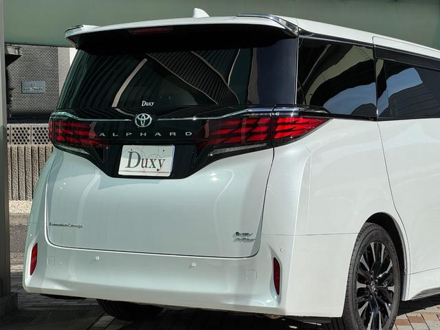 アルファードハイブリッド エグゼクティブラウンジ　メーカーナビ　１４型後席モニター　４ＷＤ　ＪＢＬプレミアムサウンド　左右独立ムーンルーフ　全方位カメラ　トヨタメームメイト　アドバンスドパーク　寒冷地仕様　　デジタルミラー　ユニバーサルステップ（29枚目）