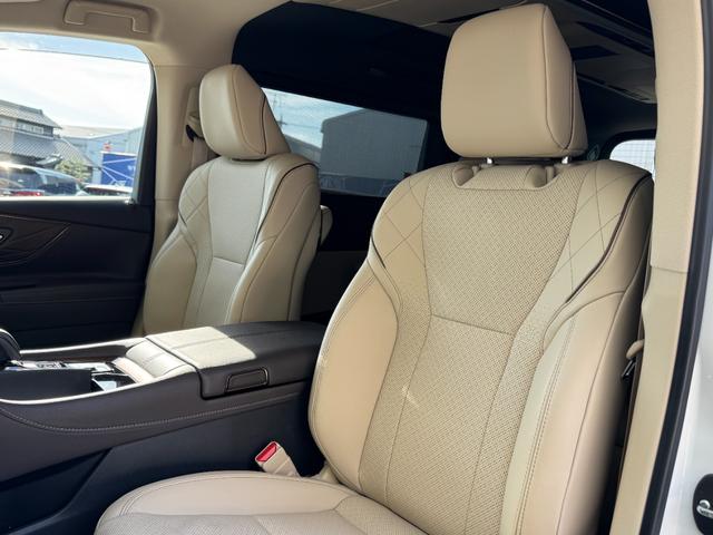 アルファードハイブリッド エグゼクティブラウンジ　メーカーナビ　１４型後席モニター　４ＷＤ　ＪＢＬプレミアムサウンド　左右独立ムーンルーフ　全方位カメラ　トヨタメームメイト　アドバンスドパーク　寒冷地仕様　　デジタルミラー　ユニバーサルステップ（42枚目）