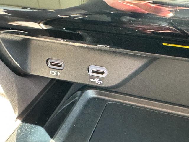 アルファードハイブリッド エグゼクティブラウンジ　メーカーナビ　１４型後席モニター　４ＷＤ　ＪＢＬプレミアムサウンド　左右独立ムーンルーフ　全方位カメラ　トヨタメームメイト　アドバンスドパーク　寒冷地仕様　　デジタルミラー　ユニバーサルステップ（48枚目）