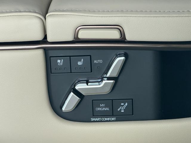 アルファードハイブリッド エグゼクティブラウンジ　メーカーナビ　１４型後席モニター　４ＷＤ　ＪＢＬプレミアムサウンド　左右独立ムーンルーフ　全方位カメラ　トヨタメームメイト　アドバンスドパーク　寒冷地仕様　　デジタルミラー　ユニバーサルステップ（57枚目）