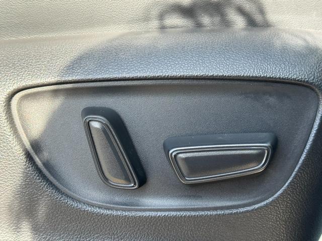 アルファードハイブリッド エグゼクティブラウンジ　モデリスタエアロ　４ＷＤ　メーカーナビ　１４型後席モニター　ＪＢＬプレミアムサウンド　左右独立ムーンルーフ　パノマミックビューモニター　トヨタメームメイト　アドバンスドパーク　寒冷地仕様　　Ｄミラー（27枚目）