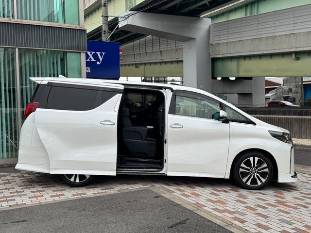 アルファード 　ＴＲＤエアロセット　ツインムーンルーフ　デジタルミラー　純正９インチディスプレイ　ナビキット　バックカメラ　１２．１イインチ後席ディスプレイ　スペアタイヤ　３眼ＬＥＤヘッドライト　ＢＳＭ　ＥＴＣ２．０（24枚目）