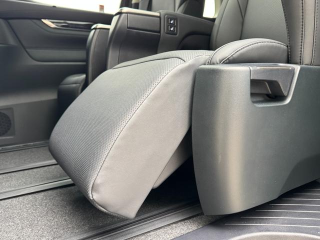 アルファード 　ＴＲＤエアロセット　ツインムーンルーフ　デジタルミラー　純正９インチディスプレイ　ナビキット　バックカメラ　１２．１イインチ後席ディスプレイ　スペアタイヤ　３眼ＬＥＤヘッドライト　ＢＳＭ　ＥＴＣ２．０（61枚目）