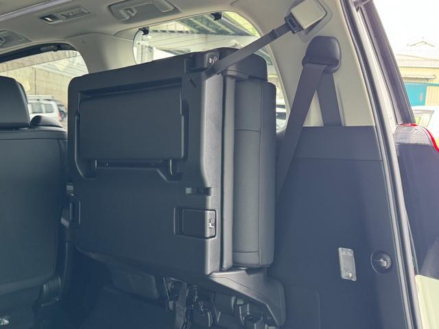 アルファード 　ＴＲＤエアロセット　ツインムーンルーフ　デジタルミラー　純正９インチディスプレイ　ナビキット　バックカメラ　１２．１イインチ後席ディスプレイ　スペアタイヤ　３眼ＬＥＤヘッドライト　ＢＳＭ　ＥＴＣ２．０（75枚目）