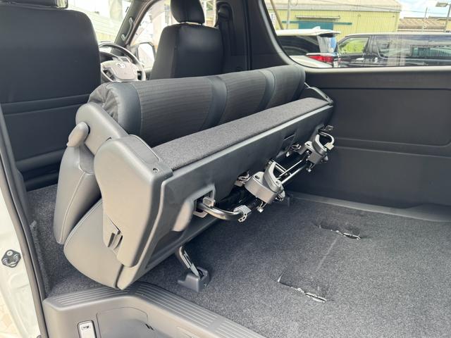 ハイエースバン ロングスーパーＧＬダークプライムＳ　４ＷＤ　デジタルインナーミラー　ＯＰ１５インチＡＷ　寒冷地仕様　両側パワースライドドア　専用ショックアブソーバー　ハーフレザーシート　ＬＥＤヘッド　ＬＥＤフォグ　スカッフプレート　ＡＣ１００Ｖ（49枚目）