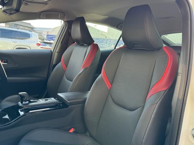 プリウス Ｚ　１２．３インチディスプレイ　モデリスタエアロ　パノマミックビューモニター　デジタルインナーミラー　２．０ＥＴＣ　アドバンスドパーク　ＢＳＭ　トヨタチームメイト　トヨタセーフティセンス　パワートランク（4枚目）