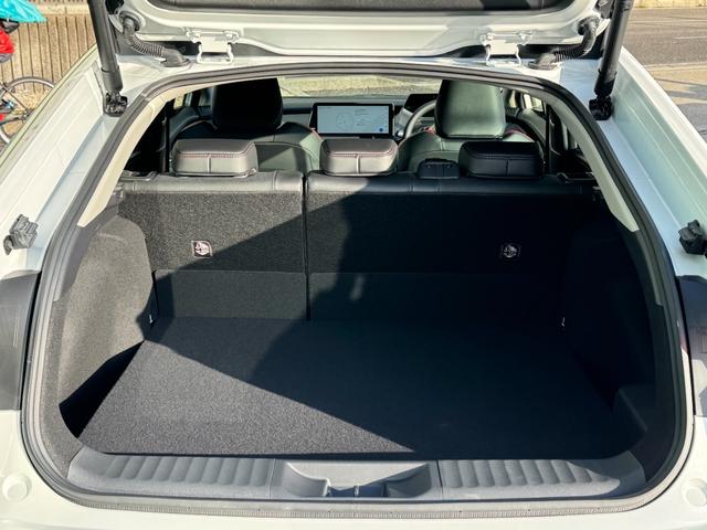 プリウス Ｚ　１２．３インチディスプレイ　モデリスタエアロ　パノマミックビューモニター　デジタルインナーミラー　２．０ＥＴＣ　アドバンスドパーク　ＢＳＭ　トヨタチームメイト　トヨタセーフティセンス　パワートランク（72枚目）