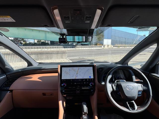 ヴェルファイアハイブリッド Ｚ　プレミア　左右独立式ムーンルーフ　１４インチコネクトナビ　パノラミックビューモニター　　トヨタメームメイト　ＨＵＤ　ＢＳＭ　デジタルミラー　１３．２型後席ディスプレイ　２．０ＥＴＣ　パワートランクドア（69枚目）