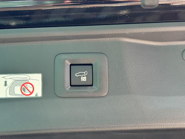 ヴェルファイアハイブリッド Ｚ　プレミア　左右独立式ムーンルーフ　１４インチコネクトナビ　パノラミックビューモニター　　トヨタメームメイト　ＨＵＤ　ＢＳＭ　デジタルミラー　１３．２型後席ディスプレイ　２．０ＥＴＣ　パワートランクドア（75枚目）