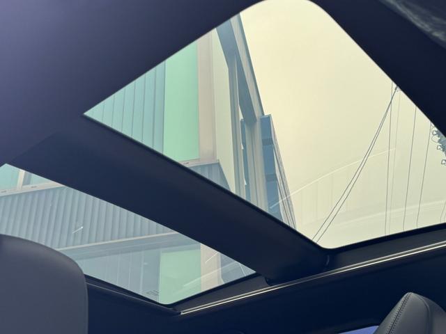 ハリアーハイブリッド Ｚ　レザーパッケージ・ナイトシェード　調光パノラマルーフ　ＪＢＬ　　寒冷地仕様　デジタルインナーミラー　全周囲カメラ　１２．３インチナビゲーション　ヘッドアップカラーディスプレイ　パワーバックドア　ナイトシェード専用１９インチＡＷ（4枚目）