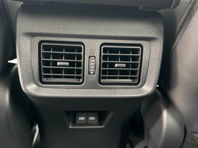 ハリアーハイブリッド Ｚ　レザーパッケージ・ナイトシェード　調光パノラマルーフ　ＪＢＬ　　寒冷地仕様　デジタルインナーミラー　全周囲カメラ　１２．３インチナビゲーション　ヘッドアップカラーディスプレイ　パワーバックドア　ナイトシェード専用１９インチＡＷ（55枚目）