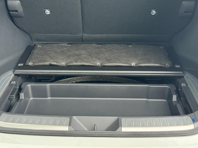 ハリアーハイブリッド Ｚ　レザーパッケージ・ナイトシェード　モデリスタエアロ　調光パノラマルーフ　ＪＢＬ　　寒冷地仕様　デジタルインナーミラー　全周囲カメラ　１２．３インチナビゲーション　ヘッドアップカラーディスプレイ　ナイトシェード専用１９インチＡＷ（26枚目）