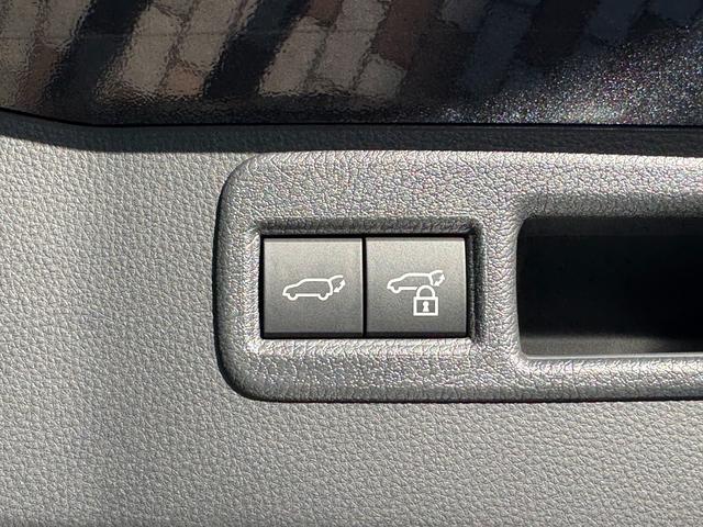 ハリアーハイブリッド Ｚ　レザーパッケージ・ナイトシェード　モデリスタエアロ　調光パノラマルーフ　ＪＢＬ　　寒冷地仕様　デジタルインナーミラー　全周囲カメラ　１２．３インチナビゲーション　ヘッドアップカラーディスプレイ　ナイトシェード専用１９インチＡＷ（27枚目）