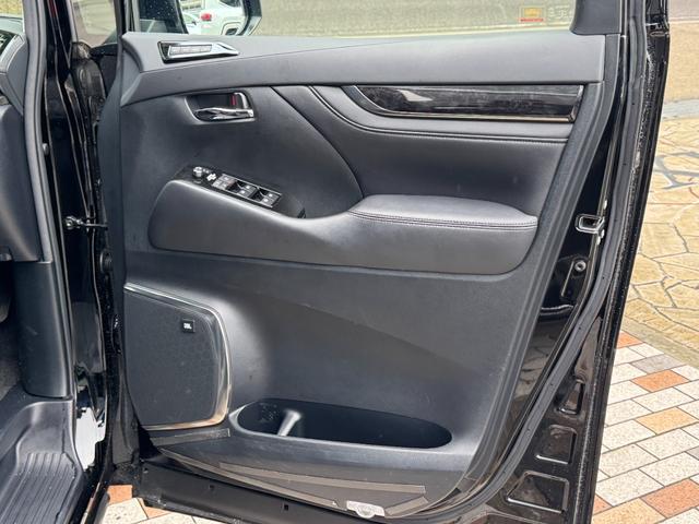 アルファード ２．５Ｓ　Ｃパッケージ　モデリスタエアロセット　ツインムーンルーフ　ＪＢＬサウンド　デジタルインナーミラー　ＭＯＰナビ　全方位カメラ　純正後席モニター　３眼ＬＥＤヘッドライト　ＢＳＭ　ＥＴＣ２．０　ＣＤＤＶＤデッキ（34枚目）