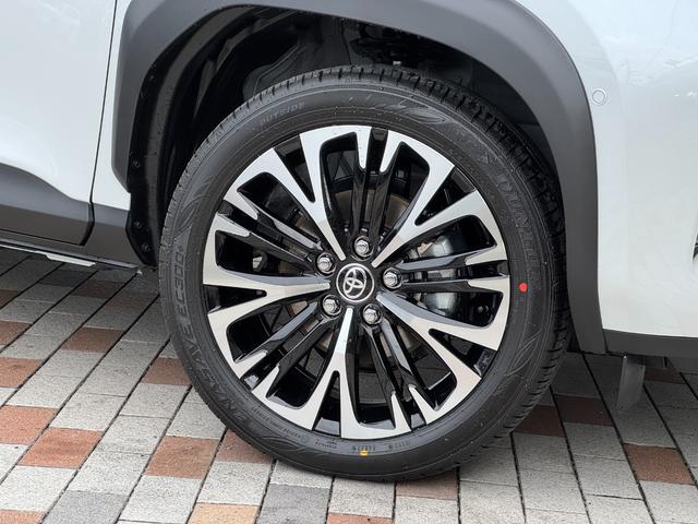 ヤリスクロス ハイブリッドＺ　８インチコネクティッドナビ　全方位カメラ　ブライドスポットモニター　純正１８インチＡＷ　ＬＥＤヘッドライト　トヨタチームメイト　パワーシート　ステアリングヒーター　シートヒーター　ＥＴＣ２．０（15枚目）