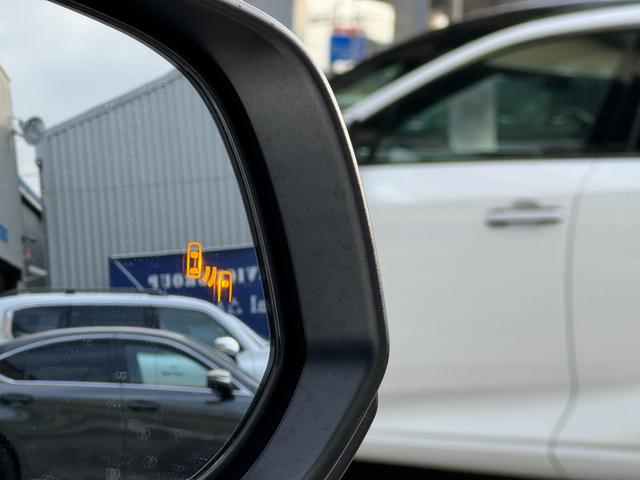 �d���i�[�@�\��u���C���h�X�|�b�g���j�^�[�����ځ��d���i�[�~���[�͒��Ԏ��̏Փ˃��X�N�����炵�A�֗��������コ���Ă���܂����c�u���C���h�X�|�b�g���j�^�[�͎��p���Ď����A�Ԑ��ύX���̈��S���T�|�[�g���܂���