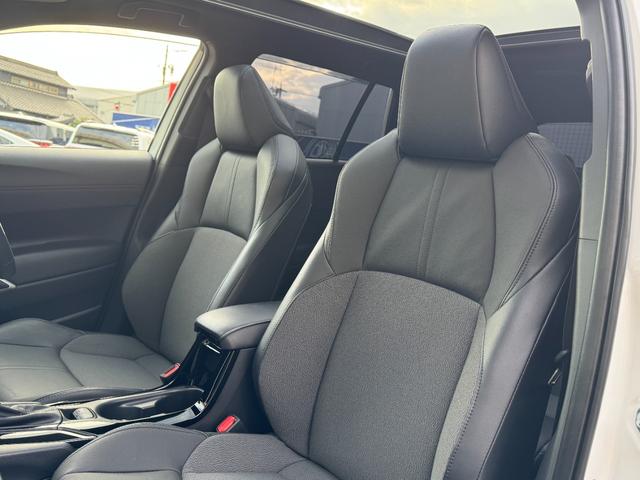 �V�[�g�͎Ԃ̐S�����Ƃ�������ꏊ�ŁA�h���C�o�[�����ڎԂƑΘb�����Ԃł��I���K�ȃV�[�g�⑀�삵�₷���C���p�l�z�u�A�ŐV�̈��S�E���V�X�e�����Z�����A�W���͂ƈ��S�������߁A���E����d�v�Ȗ��̓|�C���g��