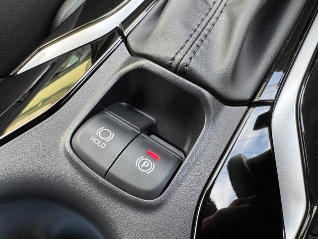 ������̑��암����e����S�����̐ݒ肪�\�ƂȂ��Ă���A�h���C�o�[�̍D�݂⑖�s�󋵂ɉ����čׂ��������ł��܂����Փˉ���x����Ԑ��ێ��x���ȂǁA��i�̈��S�@�\���ȒP�ɑ���ł��邱�ƂŁA���s���T�|�[�g���c