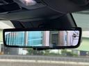 RX500h標準のデジタルインナーミラーは後方の視界を確保するための重要な安全装備であり、運転中の状況判断を支えます☆近年では、従来の鏡面タイプに加え、夜間や悪天候時でも鮮明な映像になっております☆