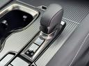 近年、電子式シフトレバーが増えたことで、車内のデザイン性や操作性が向上し人気を出してます☆彡一方で、機械式シフトならではの“カチッ”とした操作感や、ドライバーと車との一体感を懐かしむ声もあります!