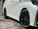 Ｚ　プレミア　左右独立ムーンルーフ　デジタルインナーミラー　純正１４インチナビ　パノラミックビュー　１３．２型有機ＥＬ後席ディスプレイ　ユニバーサルステップ　　ブラウン内装　トヨタチームメイト　アドバンスパーク（21枚目）