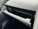 車内の小さな収納スペースでありながら、その利便性と安心感から多くのドライバーに愛されるスペース☆彡車検証や取扱説明書、ティッシュ、サングラスなど、すぐに使いたいものを収納でき、快適にお乗り頂けます☆彡