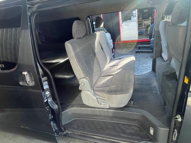 ハイエースバン ロングスーパーＧＬ　ダブルエアコン　ベットキッド　ナビ　バックカメラ　ＥＴＣ　コンビハンドルバイザー（10枚目）